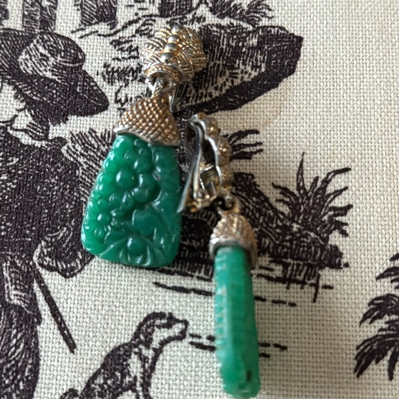 RARE Vintage Hargo Faux Jade Peking Glass Green Floral Earrings - Picture 3 of 9